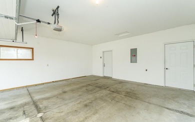 Beautiful townhome with an open floor plan and quality finished - photo 26