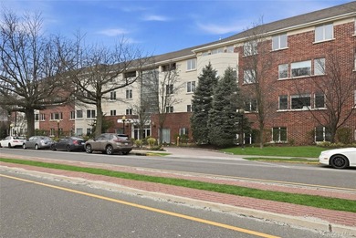 Welcome to this spacious 2-bedroom, 2.5-bathroom condominium - photo 4