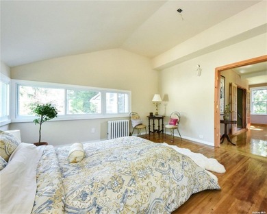 Classic Center Hall Colonial completely renovated. Extra large - photo 23