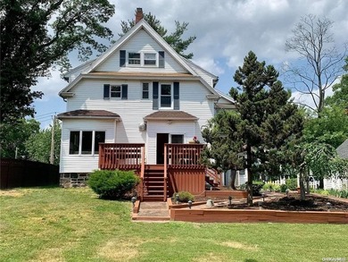 Classic Center Hall Colonial completely renovated. Extra large - photo 33