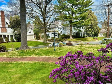 Classic Center Hall Colonial completely renovated. Extra large - photo 36