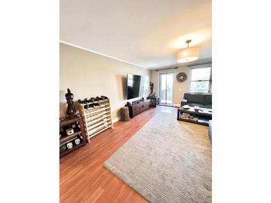 Beautiful 2 Bedroom Condo Just Steps To The Beach. Renovated - photo 3