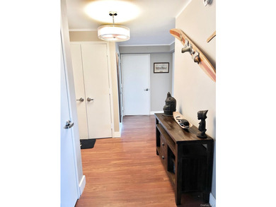 Beautiful 2 Bedroom Condo Just Steps To The Beach. Renovated - photo 9