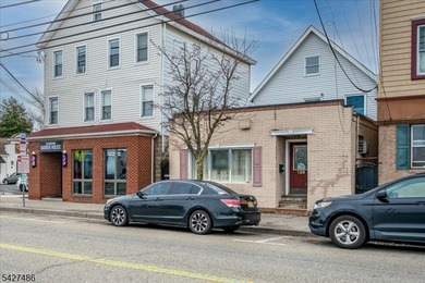 Amazing opportunity to Own a Mixed-Use House / Building. This - photo 1