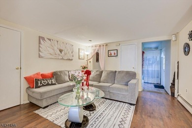 Amazing opportunity to Own a Mixed-Use House / Building. This - photo 4
