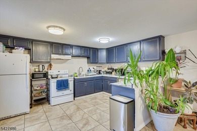 Amazing opportunity to Own a Mixed-Use House / Building. This - photo 8