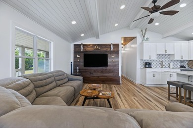 This beautifully renovated 5-bedroom, 3-bath Lake Marion - photo 14