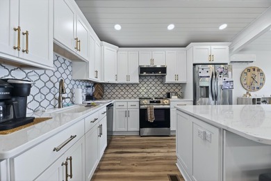 This beautifully renovated 5-bedroom, 3-bath Lake Marion - photo 18