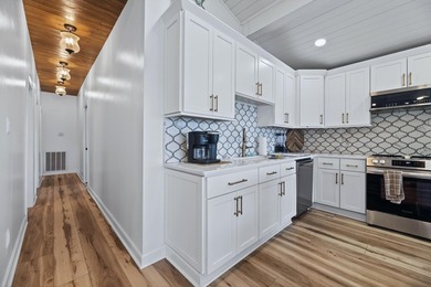 This beautifully renovated 5-bedroom, 3-bath Lake Marion - photo 21
