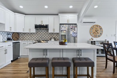This beautifully renovated 5-bedroom, 3-bath Lake Marion - photo 22