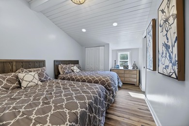 This beautifully renovated 5-bedroom, 3-bath Lake Marion - photo 29