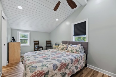 This beautifully renovated 5-bedroom, 3-bath Lake Marion - photo 30