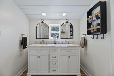 This beautifully renovated 5-bedroom, 3-bath Lake Marion - photo 31