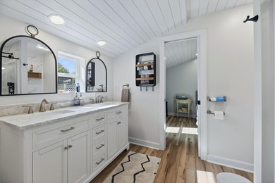 This beautifully renovated 5-bedroom, 3-bath Lake Marion - photo 32