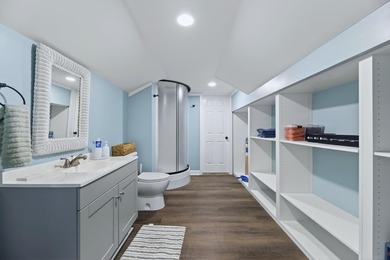 This beautifully renovated 5-bedroom, 3-bath Lake Marion - photo 40