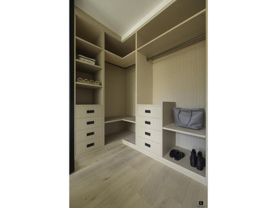 The rare one-bedroom with a true dressing room. Residence 2B is - photo 5