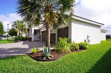 This pristine waterfront 3/2/3 car garage is a breathtaking like - photo 4