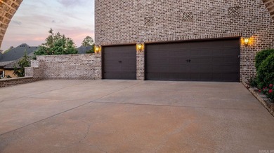 Welcome to 106 Orle, where Tuscan-inspired elegance meets - photo 4