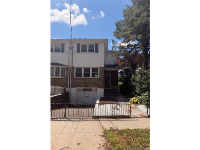 Wonderful Semi-detached Single family home located in the - photo 1