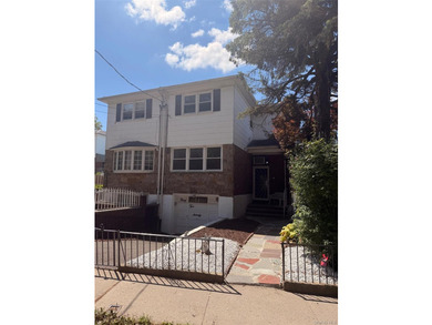 Wonderful Semi-detached Single family home located in the - photo 2