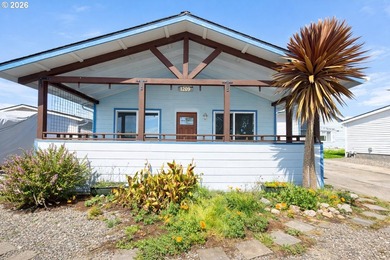 Custom-built and thoughtfully designed, this 2-bedroom, 2-bath - photo 1