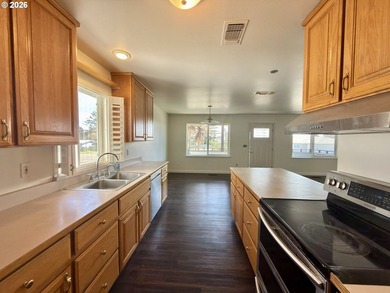 Custom-built and thoughtfully designed, this 2-bedroom, 2-bath - photo 8