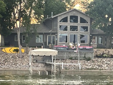 North Twin Lake Home For Sale in Manson Iowa