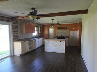 Opportunity awaits! Located on the edge of Garnett and directly - photo 4