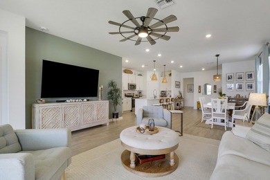 Better than new! CHARMING VILLA on a LAKE FRONT LOT in the - photo 25