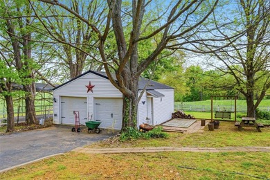 Charming plantation style home situated on over an acre of land - photo 28