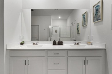 Better than new! CHARMING VILLA on a LAKE FRONT LOT in the - photo 32