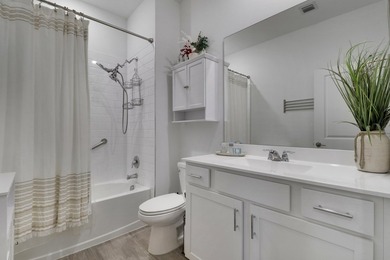 Better than new! CHARMING VILLA on a LAKE FRONT LOT in the - photo 37