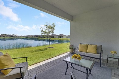 Better than new! CHARMING VILLA on a LAKE FRONT LOT in the - photo 41