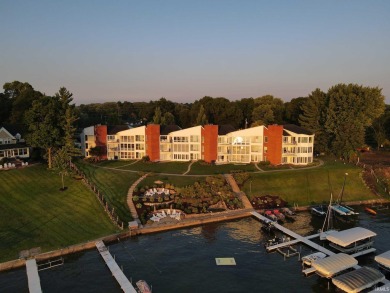 Lake Condo For Sale in Syracuse, Indiana