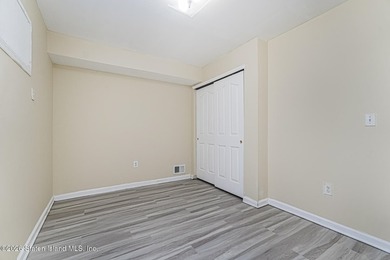 Rare opportunity for investor or end user to own a spacious - photo 15