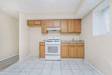 Rare opportunity for investor or end user to own a spacious - photo 17