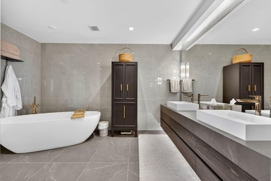 Premium flow through residence bespoke touches throughout. Large - photo 18