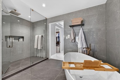 Premium flow through residence bespoke touches throughout. Large - photo 22