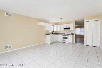 Rare opportunity for investor or end user to own a spacious - photo 29