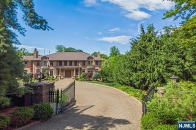 MAJESTICALLY SET ON 2 MANICURED ACRES, THIS BRICK COLONIAL MANOR - photo 3
