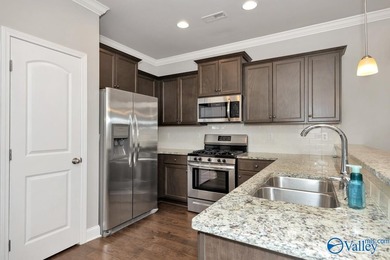 Low maintenance living in an active community! Single level - photo 8