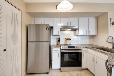 Enjoy South Florida living in this light-filled 2BD/2BA condo in - photo 6