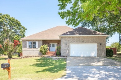 Nestled in the heart of Branson, this beautiful North Fork - photo 2