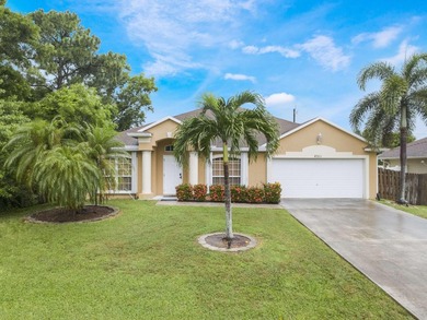 Perfect Package Of Space, Style, And Comfort. This home consist - photo 1