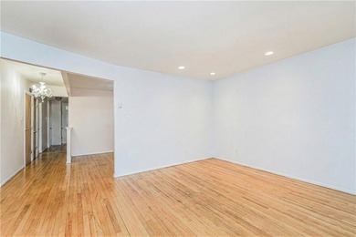Rare 40*100 lot with private driveway and a huge 27*55 house - photo 11