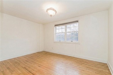 Rare 40*100 lot with private driveway and a huge 27*55 house - photo 12