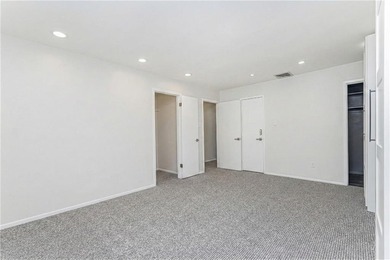 Rare 40*100 lot with private driveway and a huge 27*55 house - photo 16
