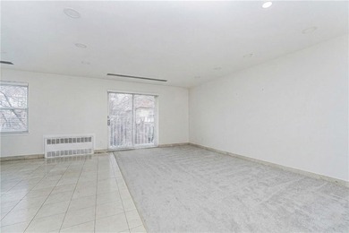 Rare 40*100 lot with private driveway and a huge 27*55 house - photo 20
