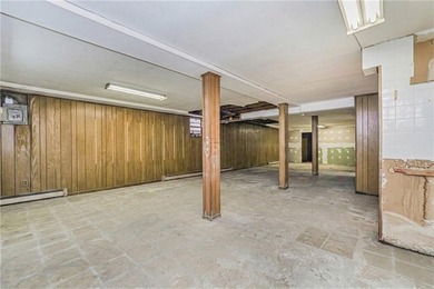 Rare 40*100 lot with private driveway and a huge 27*55 house - photo 23