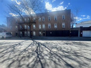 Exceptional investment opportunity in the heart of Pelham Bay! - photo 2